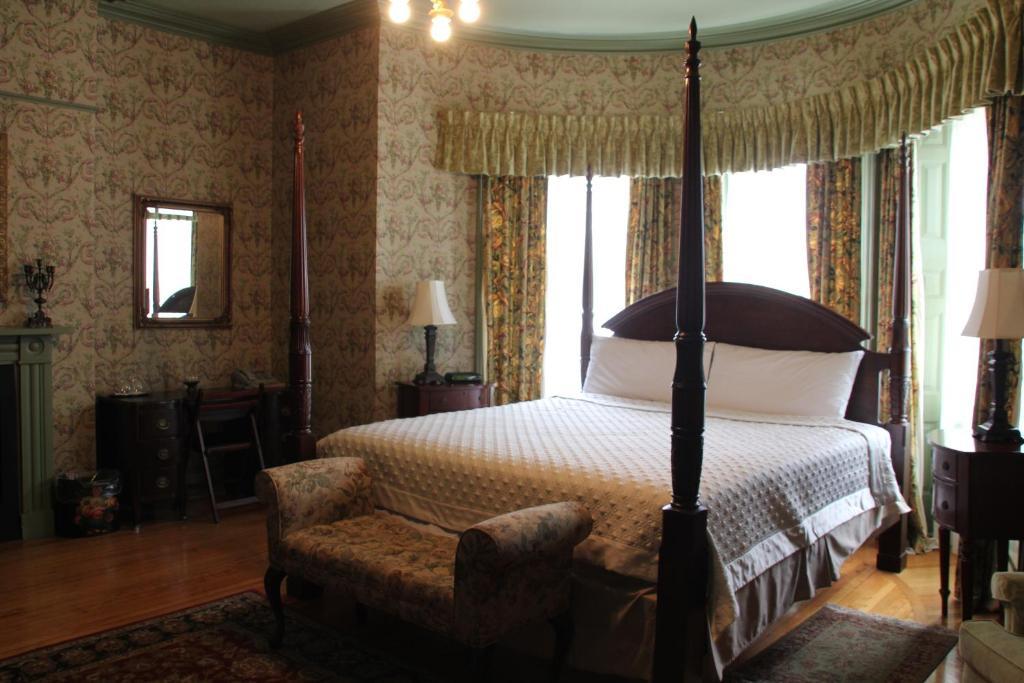 Fairholm Boutique Inns 夏洛特敦 客房 照片