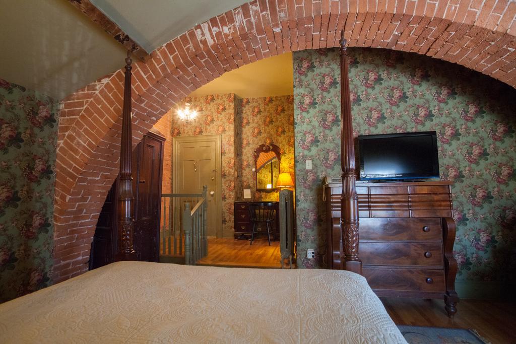 Fairholm Boutique Inns 夏洛特敦 外观 照片