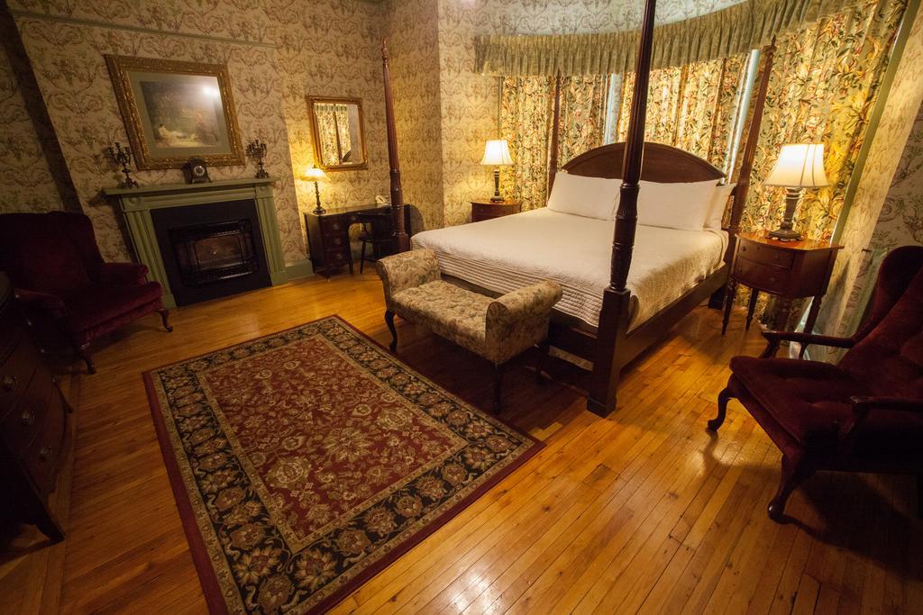 Fairholm Boutique Inns 夏洛特敦 外观 照片