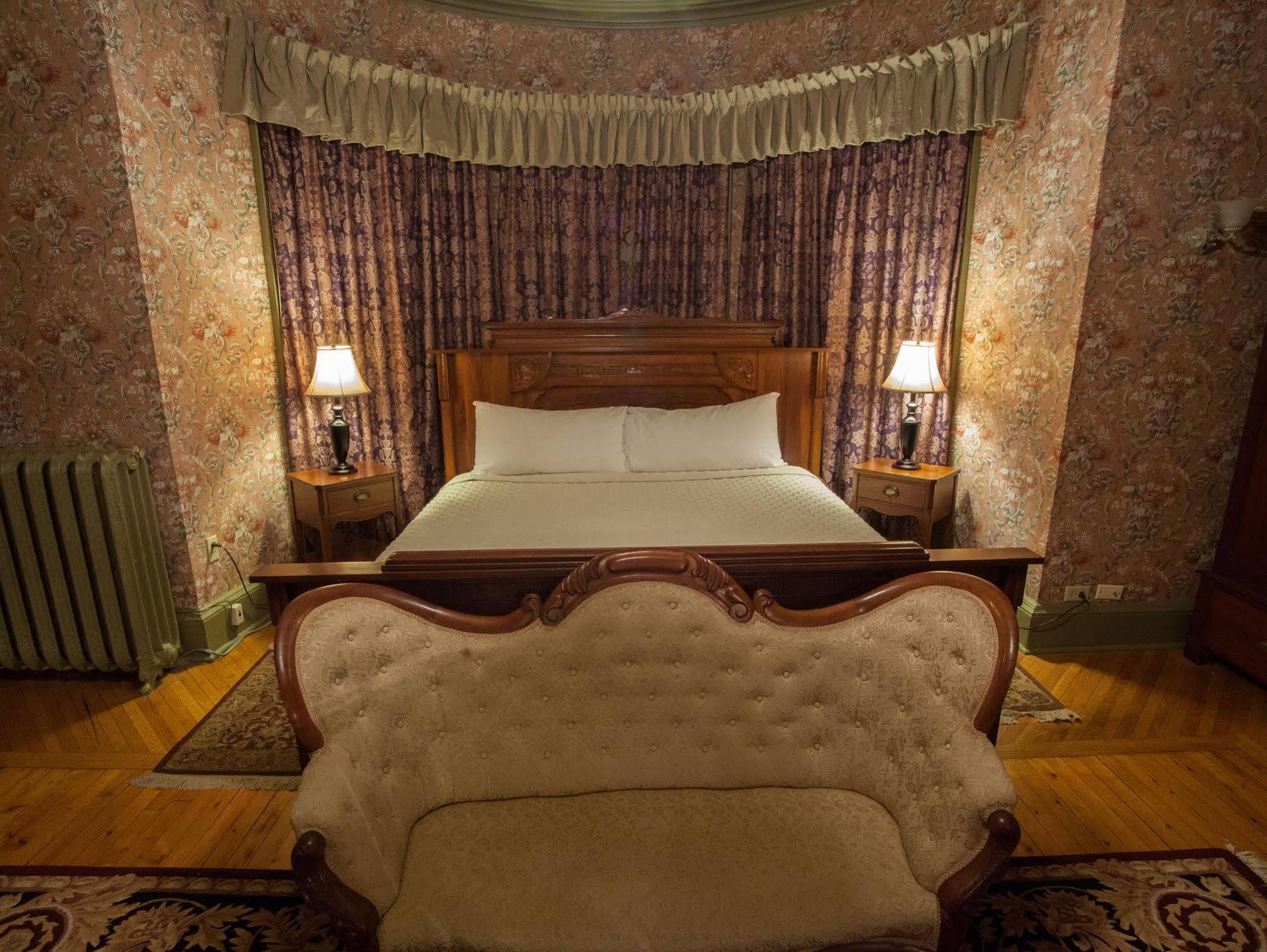 Fairholm Boutique Inns 夏洛特敦 外观 照片