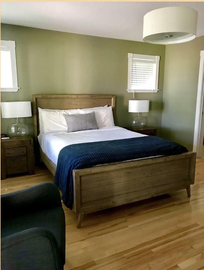 Fairholm Boutique Inns 夏洛特敦 外观 照片