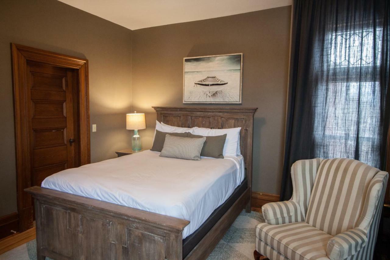 Fairholm Boutique Inns 夏洛特敦 外观 照片